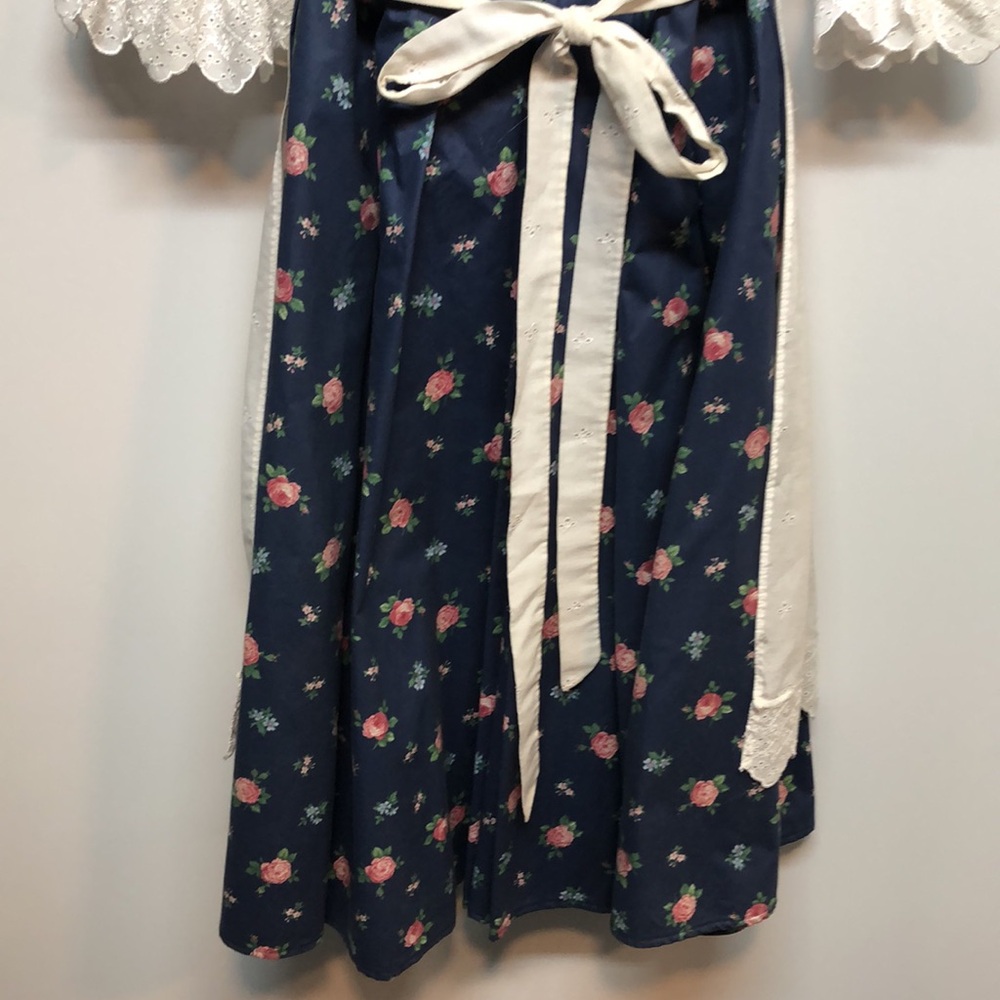 Handmade Dirndl Dress Floral Navy White eyeleted Lace Details apron Women's S M - Picture 9 of 11